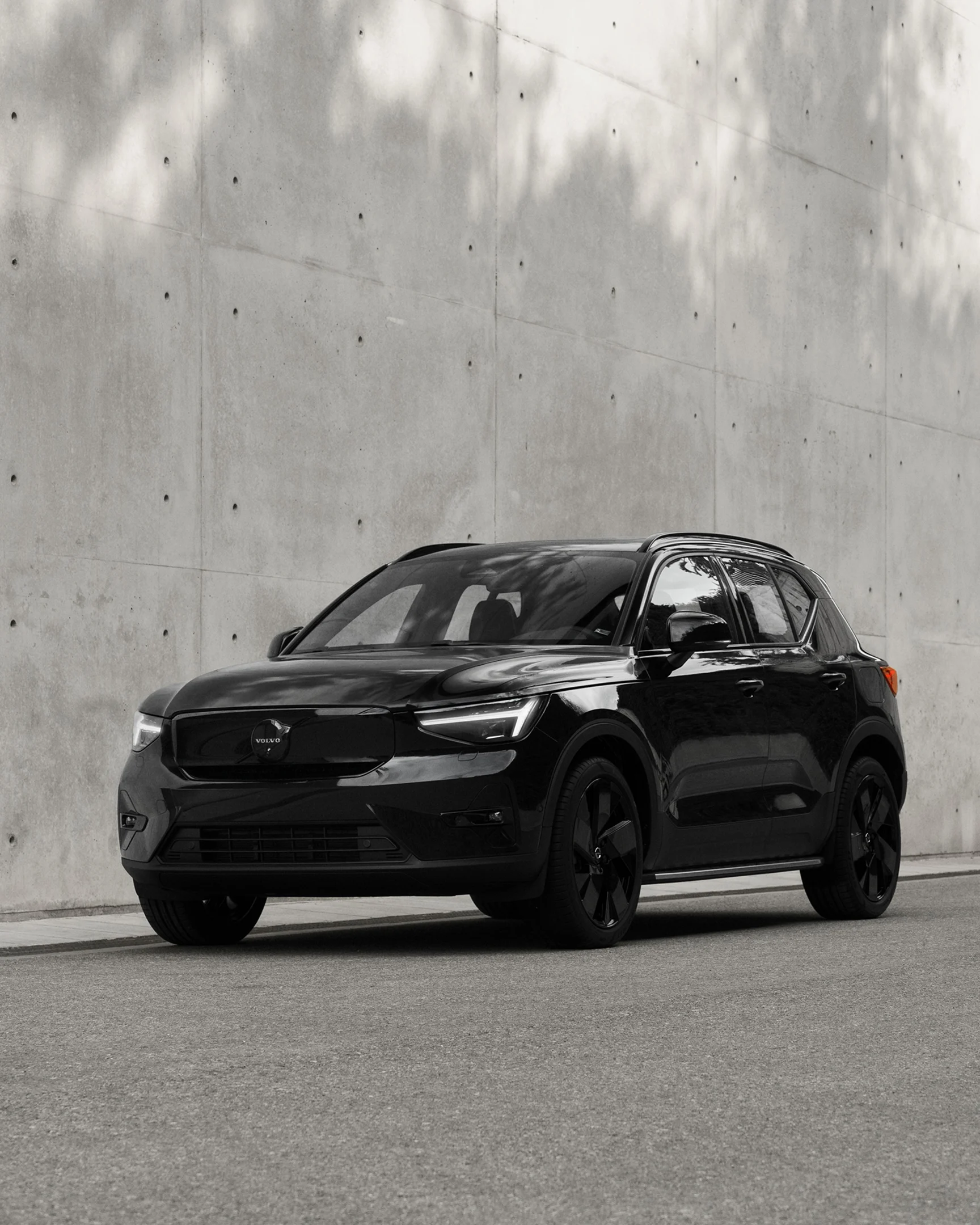 ex40-electric-overview-black-edition-1-4x5