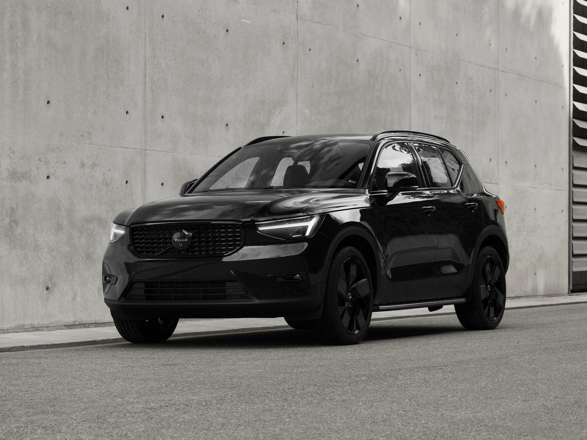 xc40-overview-black-edition-1-4x3